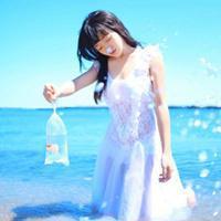 绿色意境女生头像:喜欢夏天闻雨的味道_WWW.TQQA.COM