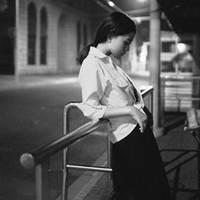 回不去的从前:qq黑色女生头像_WWW.TQQA.COM