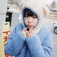 抱着习惯的可爱卖萌头像女生:冬天还没完就想到_WWW.TQQA.COM