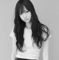灰白色女生头像_WWW.TQQA.COM