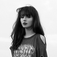 持枪灭婊女QQ头像:喜欢一个人_WWW.TQQA.COM