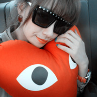 1左1右浪漫情侣QQ头像_WWW.TQQA.COM