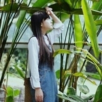 绿色意境女生头像:喜欢夏天闻雨的味道_WWW.TQQA.COM