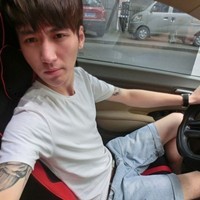 一男一女抱着小猫的QQ情侣头像:爱情就像候鸟_WWW.TQQA.COM