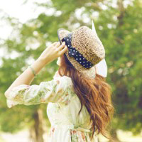 花季少女:戴帽子的唯美女生头像:超赞_WWW.TQQA.COM