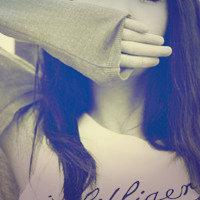 我不能哭:眼镜忍的好辛苦:唯美逆光QQ头像女生_WWW.TQQA.COM