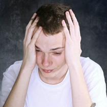男人也可以如此忧伤:欧美男生意境伤感颓废QQ头_WWW.TQQA.COM