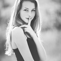 欧美女生头像猫咪也会孤单i_WWW.TQQA.COM