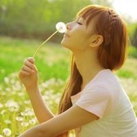 夏季清新女生手捧花的女生森系头像_WWW.TQQA.COM