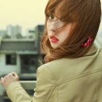 可爱女生卷发头像图片_WWW.TQQA.COM