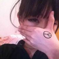 抱着猫咪的女生头像:可爱妹子万人疼_WWW.TQQA.COM