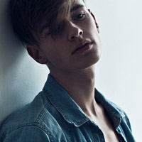 梦里的天堂i:欧美唯美意境男生头像_WWW.TQQA.COM