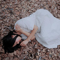 唯美阳光下女生头像:你的沉默我不懂_WWW.TQQA.COM