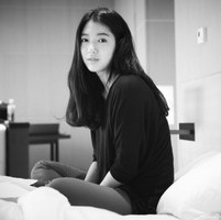 唯美优雅复古qq头像:笑看繁华世界_WWW.TQQA.COM