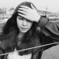 你的眼泪只是一种无奈:QQ灰色头像吧女头:爱上星_WWW.TQQA.COM