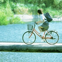 绿色意境女生头像:喜欢夏天闻雨的味道_WWW.TQQA.COM