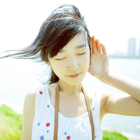 看淡一切:包括你:茶色的邻家小清新女生头像_WWW.TQQA.COM