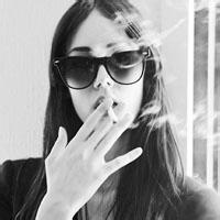 QQ灰色头像女生抽烟型:拽和酷就是我的个性_WWW.TQQA.COM