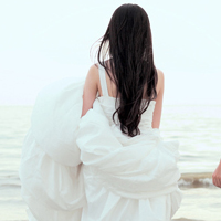 穿白色裙子的女生头像:爱说什么都不能放_WWW.TQQA.COM