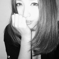 残留的回忆没有快乐:分手后用的伤感黑白头像女_WWW.TQQA.COM
