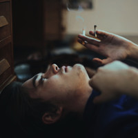 情到深处自然沉溺:欧美头像吧:男头精选_WWW.TQQA.COM