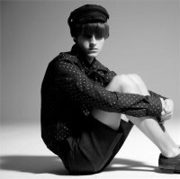 灰色帅哥头像:坚强的自己_WWW.TQQA.COM