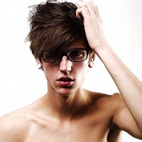 QQ欧美头像男生帅气:欧美帅气男生头像超拽_WWW.TQQA.COM