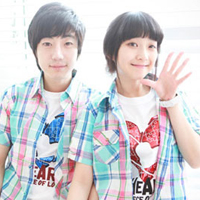 爱你永不退却:小清新情侣头像一左一右:风再大吹_WWW.TQQA.COM