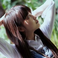采蘑菇的小姑娘:意境森系女头_WWW.TQQA.COM