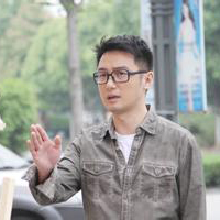 巩峥照片头像:找个人来麻醉自己_WWW.TQQA.COM