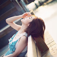 小清新阳光QQ女生头像:思念化作回忆_WWW.TQQA.COM