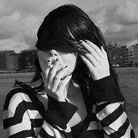 抽烟的女生头像:非主流你跟不上的潮流_WWW.TQQA.COM