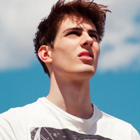 梦里的天堂i:欧美唯美意境男生头像_WWW.TQQA.COM