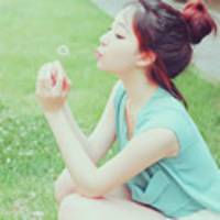 QQ唯美清新女生头像:承载一颗心_WWW.TQQA.COM