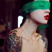 欧美头像女生红唇_WWW.TQQA.COM