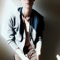 我不特别:但却唯一:qq伤感头像男落泪灰色_WWW.TQQA.COM