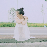 还是会想起那个人:意境唯美的女生头像:离开你以_WWW.TQQA.COM