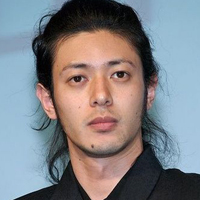 小田切让电影自裁QQ头像_WWW.TQQA.COM