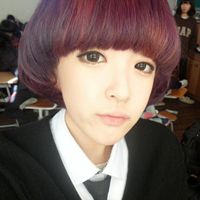 唯美小清新短发女生头像:回忆里寂寞模糊的小时_WWW.TQQA.COM