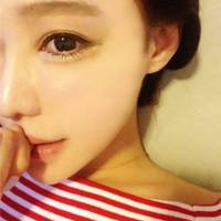 抱着猫咪的女生头像:可爱妹子万人疼_WWW.TQQA.COM