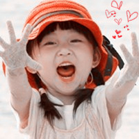 外国可爱小孩头像一左一右:天真无邪的容颜_WWW.TQQA.COM