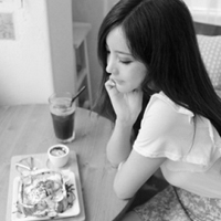 灰色伤感女生头像_WWW.TQQA.COM
