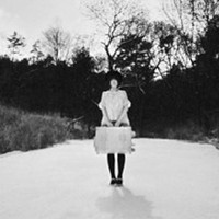 灰白色女生头像_WWW.TQQA.COM