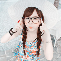 眼镜控气质可爱女生头像:属于我们的烟火_WWW.TQQA.COM