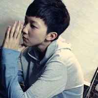我不特别:但却唯一:qq伤感头像男落泪灰色_WWW.TQQA.COM