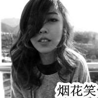 背对背一起仰望星河:伤感黑白带字女头像_WWW.TQQA.COM