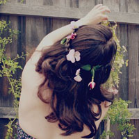 消失在人海的爱:森系背影头像女生:喜欢蓝色的百_WWW.TQQA.COM