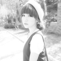 灰白色女生头像_WWW.TQQA.COM