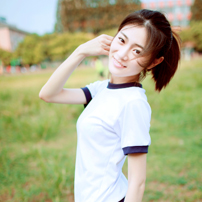 qq头像阳光意境女生:表面现象_WWW.TQQA.COM