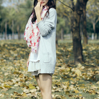 采蘑菇的小姑娘:意境森系女头_WWW.TQQA.COM